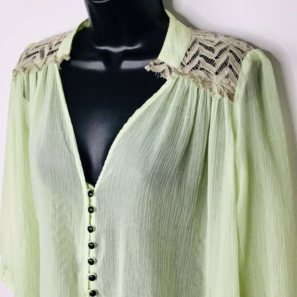 BKE Boutique Blouse Womens M V neck Boho Lace Back Button Front FLAW - Picture 2 of 8